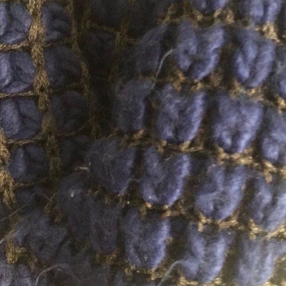 Gap scarf loop. - Picture 2 of 3